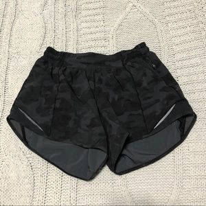 Lululemon 4” Hotty Hot Shorts - Incognito Camo